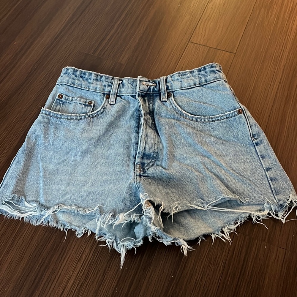 ZARA JEAN SHORTS SIZE 6
